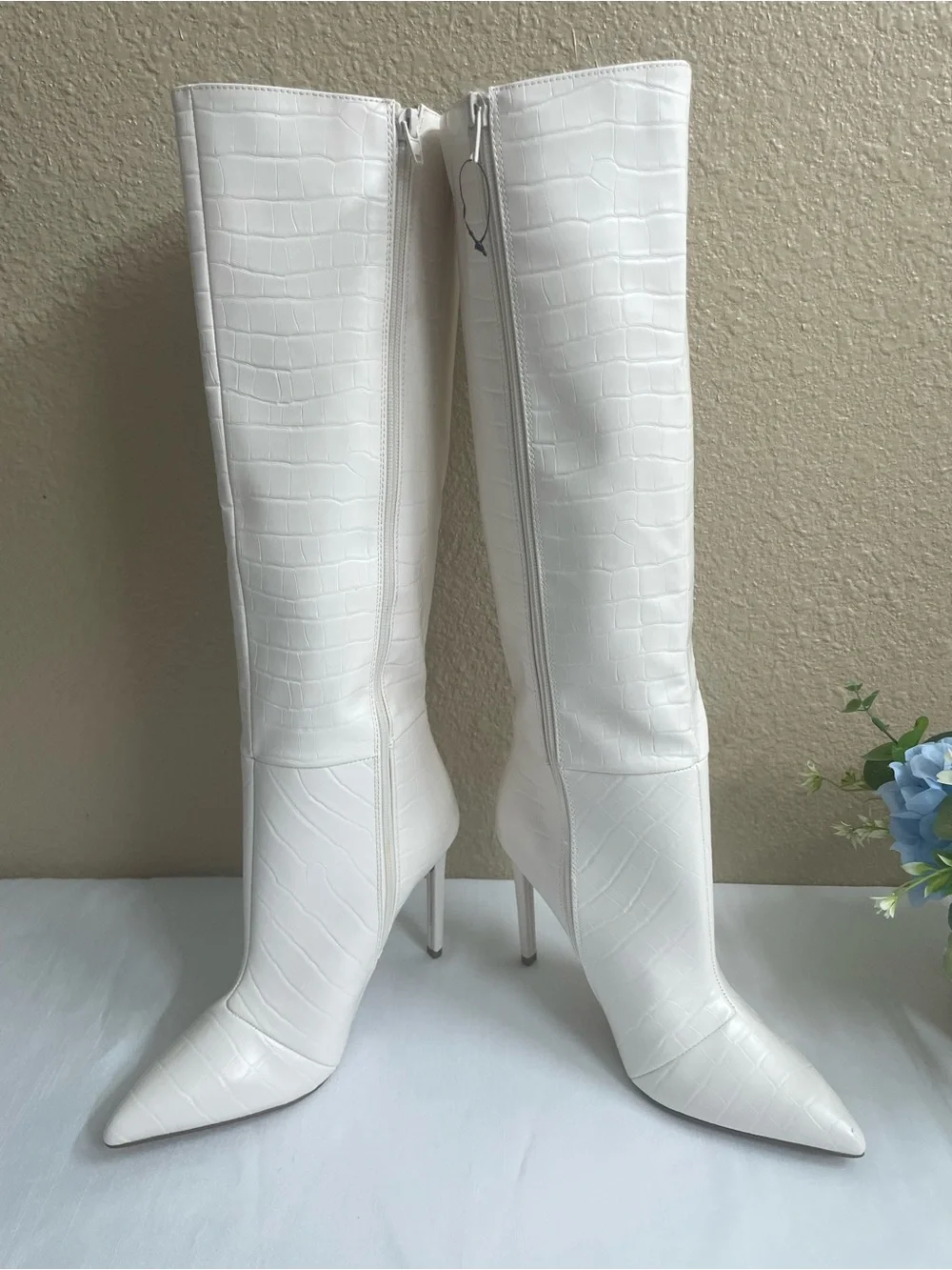 Express Women’s Of-White /cream Over-the-Knee Heeled Boots Size 8